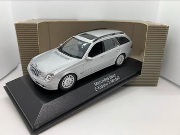 Mercedes-Benz E-klasse W211 T-Modell 2003 - MiniChamps beschikbaar voor biedingen