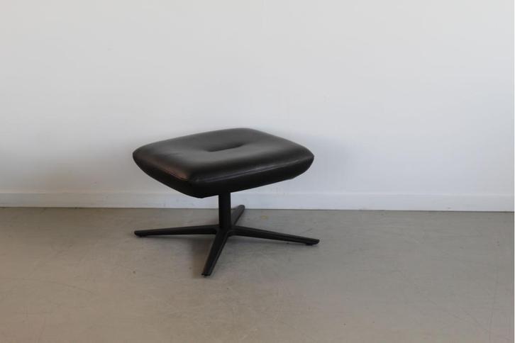 1x Leolux Caruzzo Hocker - Zwart Leer, Maison & Meubles, Canapés | Repose-pieds & Poufs, Comme neuf, 50 à 75 cm, 50 à 75 cm, Cuir