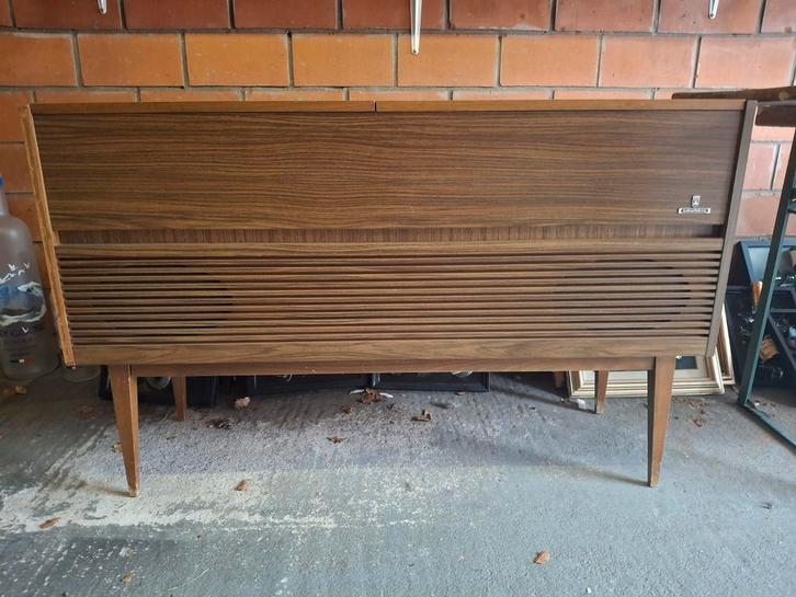 Meuble radio vintage Grundig avec tourne-disque, Antiquités & Art, Antiquités | Meubles | Armoires, Enlèvement