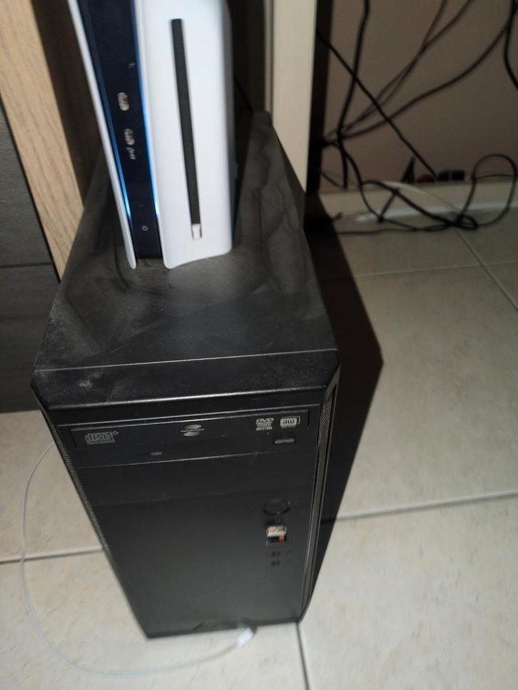 Ordinateur de bureau et écran, Informatique & Logiciels, Ordinateurs de bureau, Utilisé, 3 à 4 Ghz, SSD, 8 GB, Avec carte vidéo