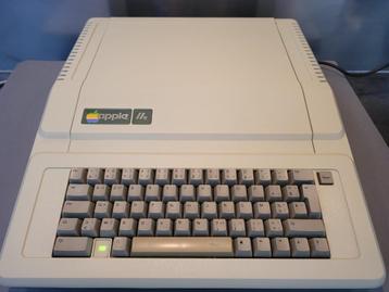 Vintage Apple IIE computer