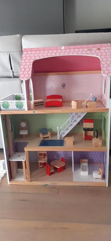 Houten poppenhuis Mini Matters met meubeltjes  €  30