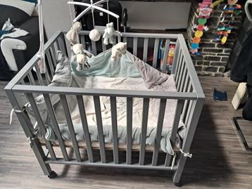 Parc bebe avec matelas et contour du parc et tapis  plus, Enlèvement