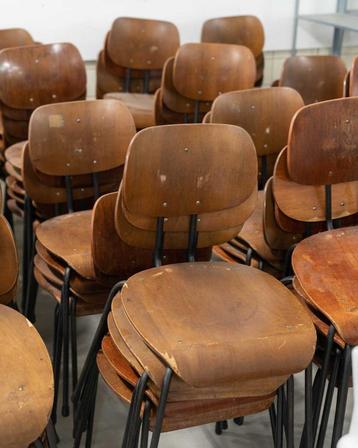 Lot de 60 chaises vintage edition Tubax  beschikbaar voor biedingen