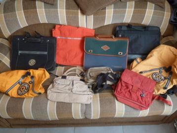 Schooltassen + KIPLING rugzakken, alles goed proper. beschikbaar voor biedingen