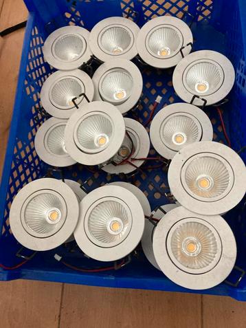 18 stuks ronde inbouwspots ,led ,met 12 adapters beschikbaar voor biedingen