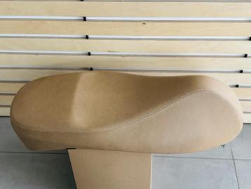 *UITVERKOOP ZADELS VESPA  beschikbaar voor biedingen