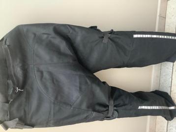 Motorbroek beschikbaar voor biedingen