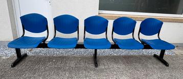 Stoelen voor wachtzaal beschikbaar voor biedingen