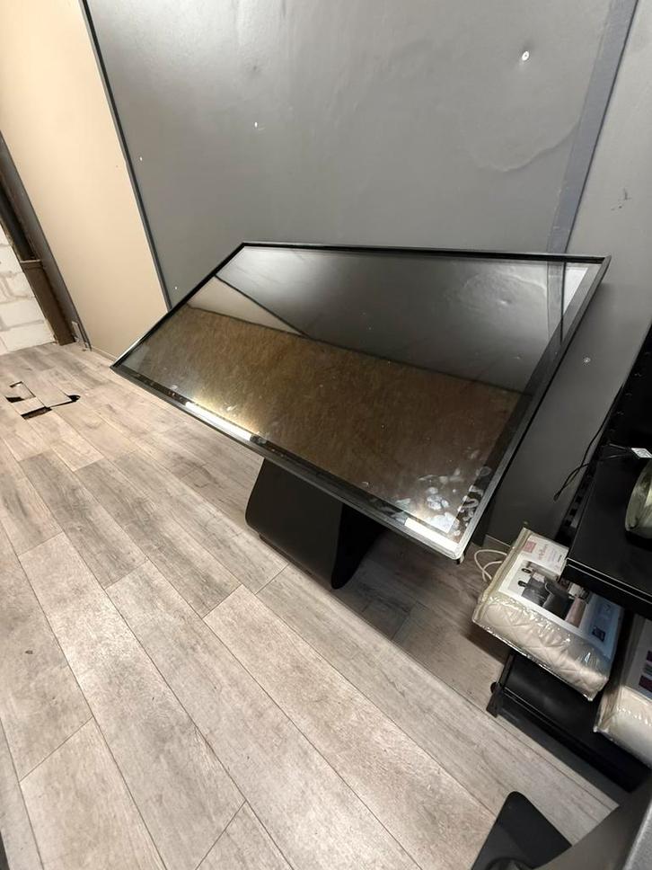Digitaal touchscherm voor in de winkel of schowroom, Audio, Tv en Foto, Projectieschermen, Zo goed als nieuw, Ophalen
