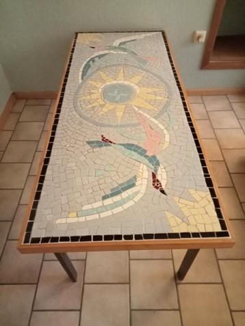 Table de salon avec mosaïques  beschikbaar voor biedingen
