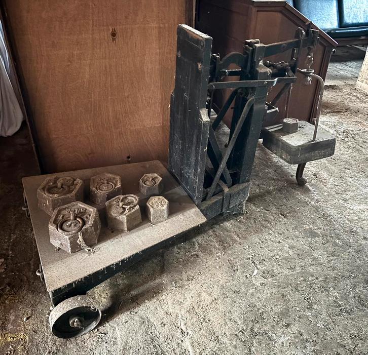 Antieke industriële balansweegschaal met originele gewichten, Antiek en Kunst, Antiek | Gereedschap en Instrumenten, Ophalen