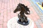 Paardenbuste op hout in brons gesigneerd, MILO, Antiek en Kunst, Ophalen, Brons
