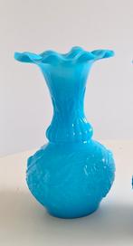 Antiek Frans opaline blauwe vaasje., Antiek en Kunst, Ophalen of Verzenden