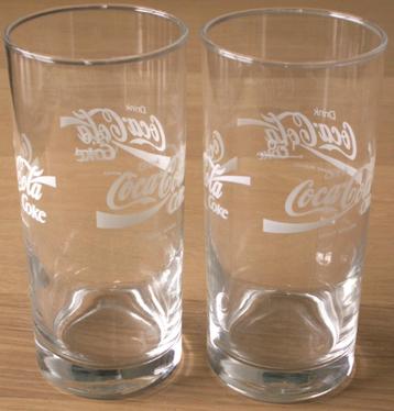 2 Coca Cola glazen met tekst Drink Coca-Cola Coke gedep Merk