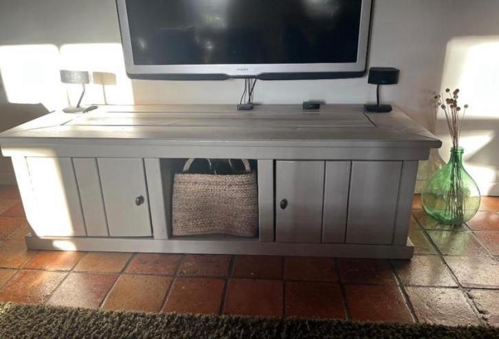 Televisiemeubel uit steigerhout met zachte beige tint, Huis en Inrichting, Kasten |Televisiemeubels, Zo goed als nieuw, Ophalen