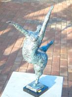 statue une grosse femme en bronze signé , W . L ., Enlèvement ou Envoi, Bronze