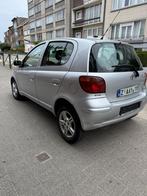 Toyota yaris 1.3 benzine airco blauwe lijn 0485905657, Auto's, Toyota, Voorwielaandrijving, Stof, 4 cilinders, Bedrijf
