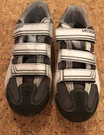 Specialized koersschoenen beschikbaar voor biedingen