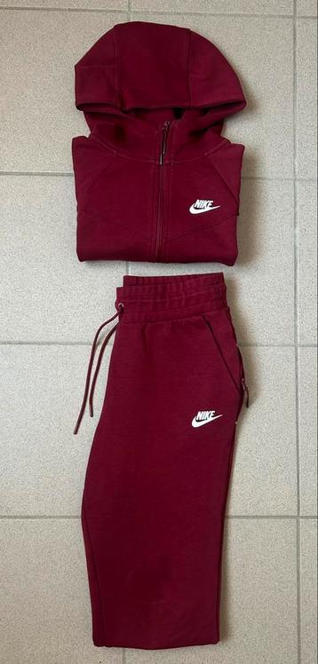 nike tech vest rood beschikbaar voor biedingen