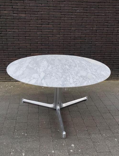 Preben Fabricius and Jorgen Kastholm ronde eettafel, Huis en Inrichting, Tafels | Eettafels, Zo goed als nieuw, Ophalen