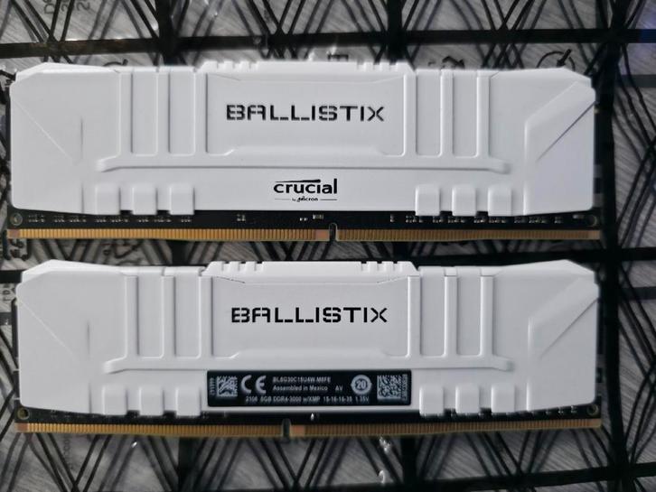 16Gb DDR4 3000 xmp (28) intel amd Crucial ballistik cl15, Computers en Software, RAM geheugen, Zo goed als nieuw, DDR4, Ophalen of Verzenden