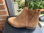 Chaussure daim beige point. 40, Beige, Lage of Enkellaarzen, Nieuw, Ophalen of Verzenden