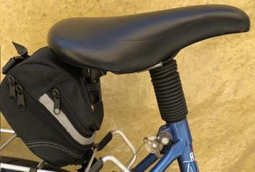 fietszadeltasje-afklikbaar opbergtasje,in goede staat ! beschikbaar voor biedingen