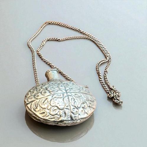 Vintage parfum ketting, Handtassen en Accessoires, Kettinghangers, Zo goed als nieuw, Ophalen of Verzenden