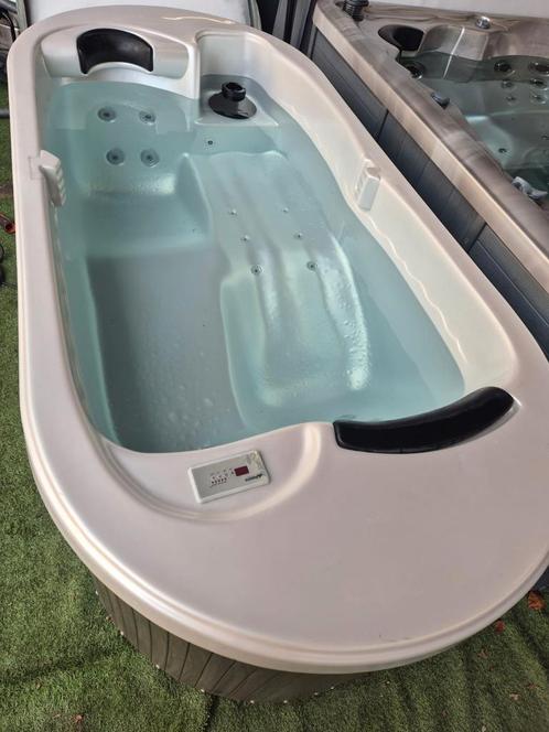 2 pers FAMILIE SPA 🏝MEEST ENERGIE ZUINIGE SPA 🏝, Tuin en Terras, Bubbelbaden en Hottubs, Gebruikt, Filter, Ophalen of Verzenden