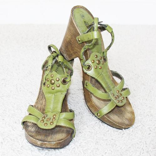 Sandales en cuir Vintage Dolcis (taille 39) - s15 €25, -, Vêtements | Femmes, Chaussures, Porté, Sandales et Mûles, Vert, Envoi