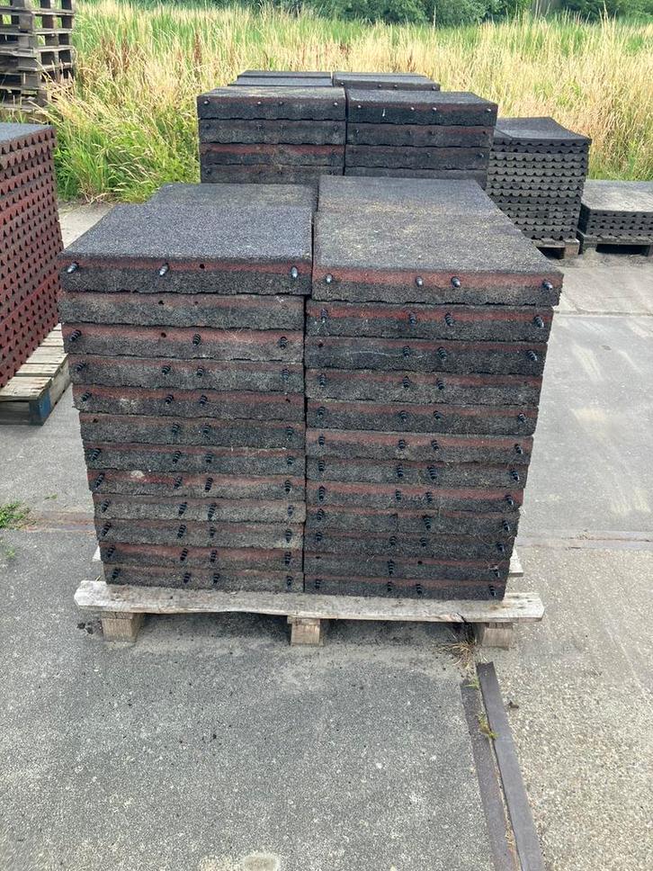 92 vochtdoorlatende rubberen matten 50x50x7cm, Tuin en Terras, Terrasdelen en Vlonders, Gebruikt, Ophalen
