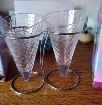 4 cornets de glace verre NEUVES beschikbaar voor biedingen