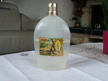 Ancienne grande bouteille d'eau bénite, la Vierge de Lourde