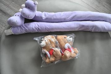 Peluches + Bas de porte anti froid légers beschikbaar voor biedingen
