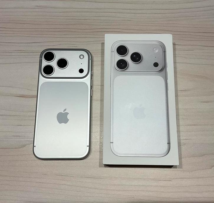 Iphone 17 pro argent 256gb état neuf + coque MagSafe, Télécoms, Téléphonie mobile | Apple iPhone, Comme neuf, Argent, Enlèvement