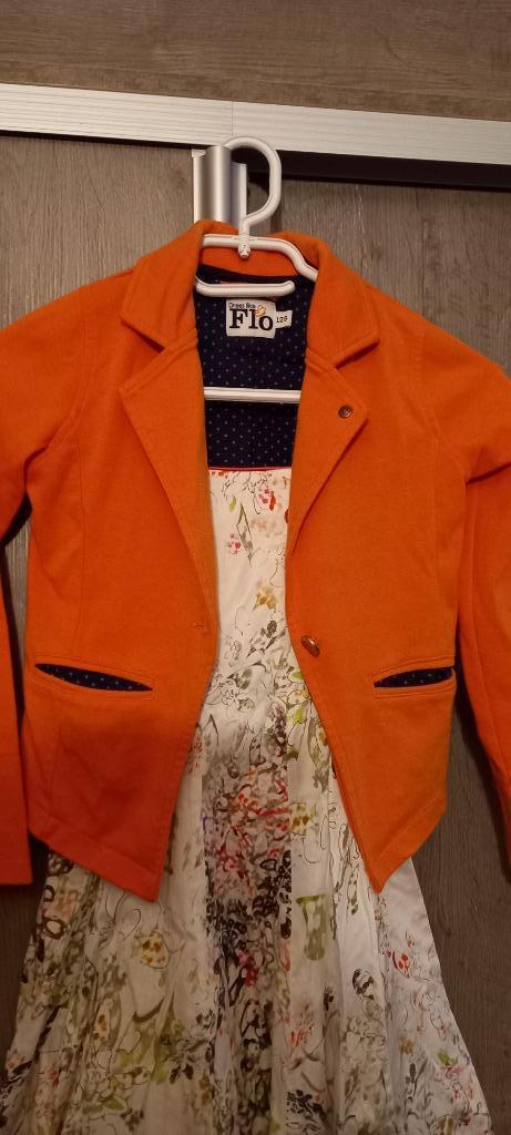 oranje vest dress like flo maat 128, Kinderen en Baby's, Kinderkleding | Maat 128, Zo goed als nieuw, Meisje, Trui of Vest, Ophalen of Verzenden