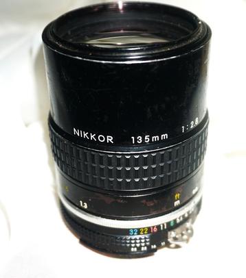  Nikkor AI 135 mm 2.8 pour tous reflex Nikon  arg. et digit.