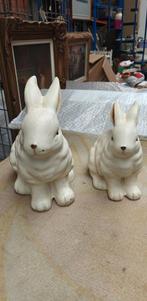 konijn in beschilderd aardwerk beige 2 stuks, Enlèvement ou Envoi, Utilisé, Pierre, Animal