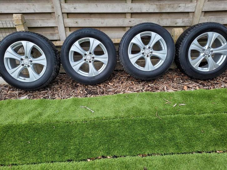 MERCEDES GLC 18INCH WINTERSET TOPSTAAT EN ORIGINEEL  MB, Auto-onderdelen, Banden en Velgen, Banden en Velgen, 18 inch, Ophalen