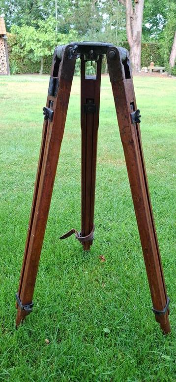 Oud (militair?) houten statief/ Vintage tripod beschikbaar voor biedingen