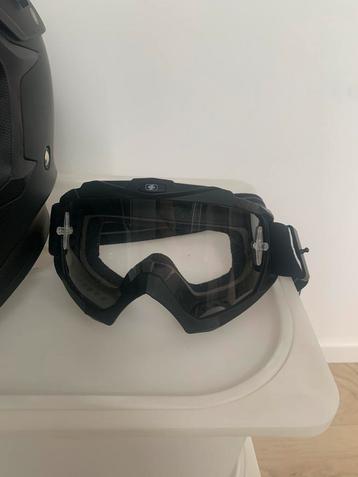 Motorhelm bril beschikbaar voor biedingen