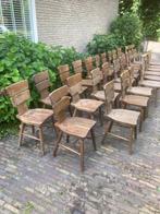 32 Unieke zeer oude Houten Cafestoelen uit Frankrijk, Huis en Inrichting, Gebruikt, Vintage, Ophalen of Verzenden, Vijf, Zes of meer stoelen