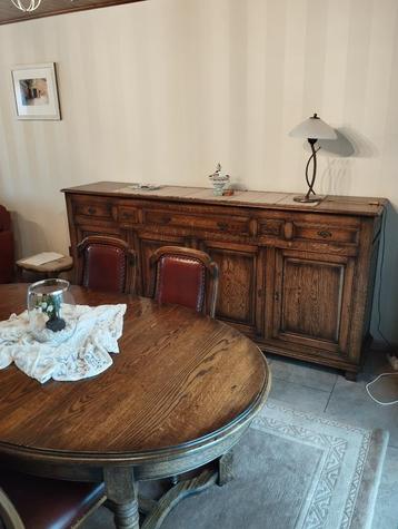 Prachtige handgemaakte eetkamer. beschikbaar voor biedingen