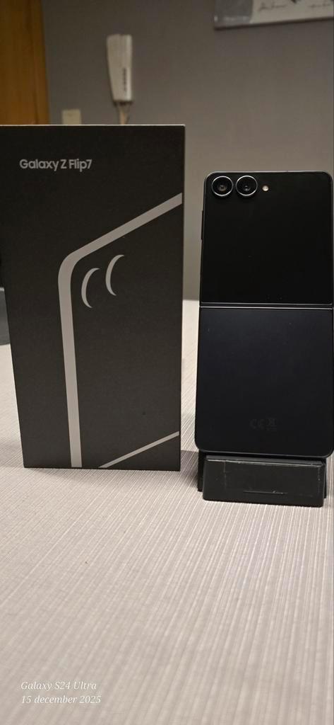 Samsung Z flip 7 jet black 256, Télécoms, Téléphonie mobile | Samsung, Comme neuf, Galaxy Z Flip, 256 GB, Sans abonnement, Sans simlock