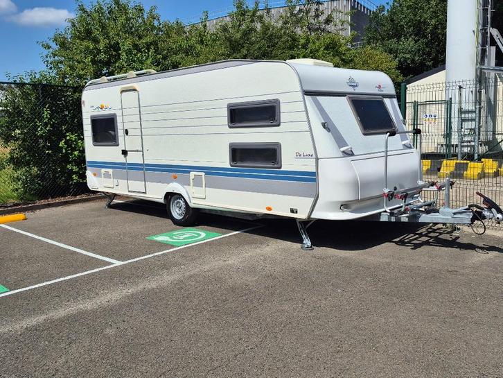 Hobby caravan met stapelbed en airco Te huur, Caravans en Kamperen, Caravans, Bedrijf, tot en met 5, 1250 - 1500 kg, Treinzit