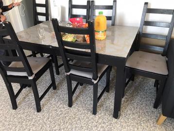 IKEA eettafel met 6 stoelen – GRATIS op te halen! beschikbaar voor biedingen