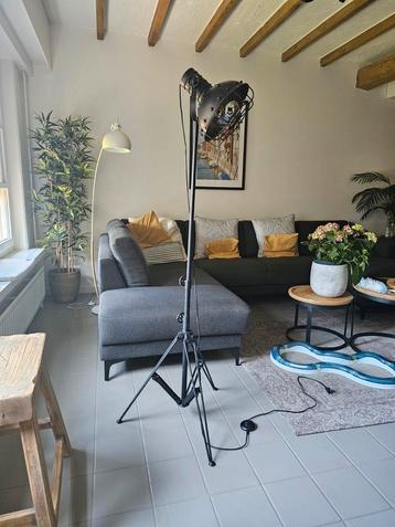 Vloerlamp industrieel beschikbaar voor biedingen