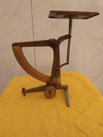 Briefweegschaal, zeer oude hoogte 24cm br 22cm plaatje 11cm  beschikbaar voor biedingen