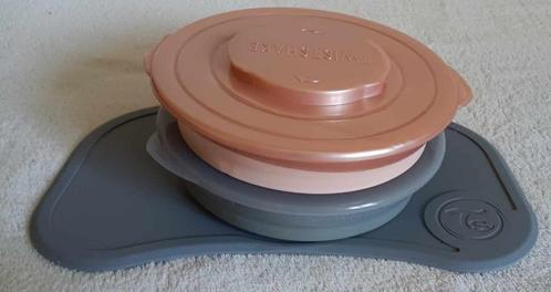 Twistshake Klikmat + bord lichtgrijs en zalmroze, Kinderen en Baby's, Babyvoeding en Toebehoren, Gebruikt, Ophalen